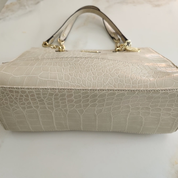 Anne Klein Cream and Gold hardware Faux Alligator Shoulder bag in EUC! - Picture 2 of 15